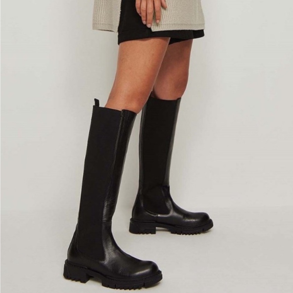 NA KD tall leather black boots
